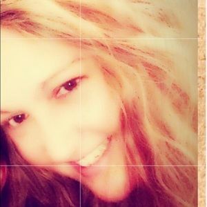 Meet your Posher, Lara